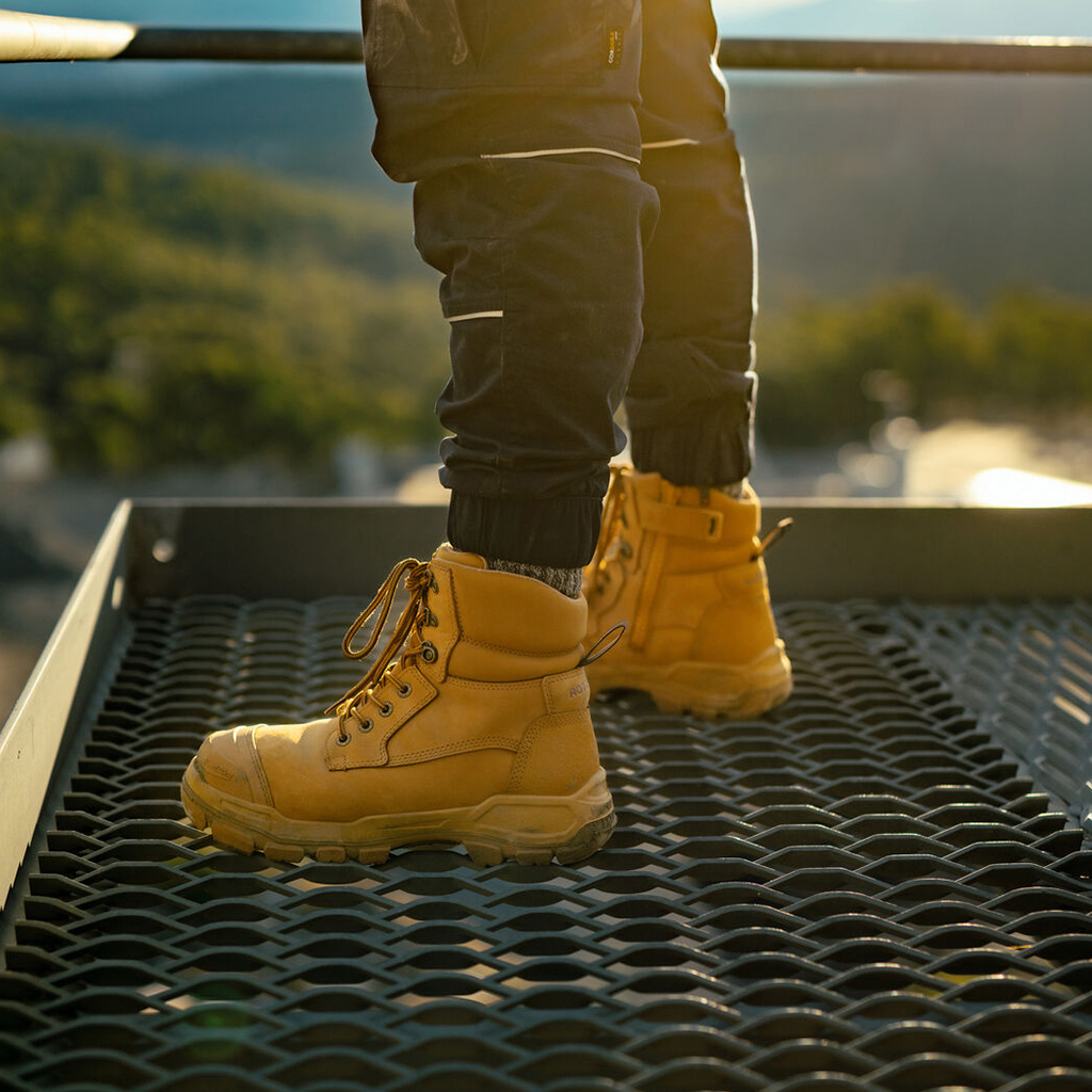 blundstone safety boots, available at safetyboots.co.nz